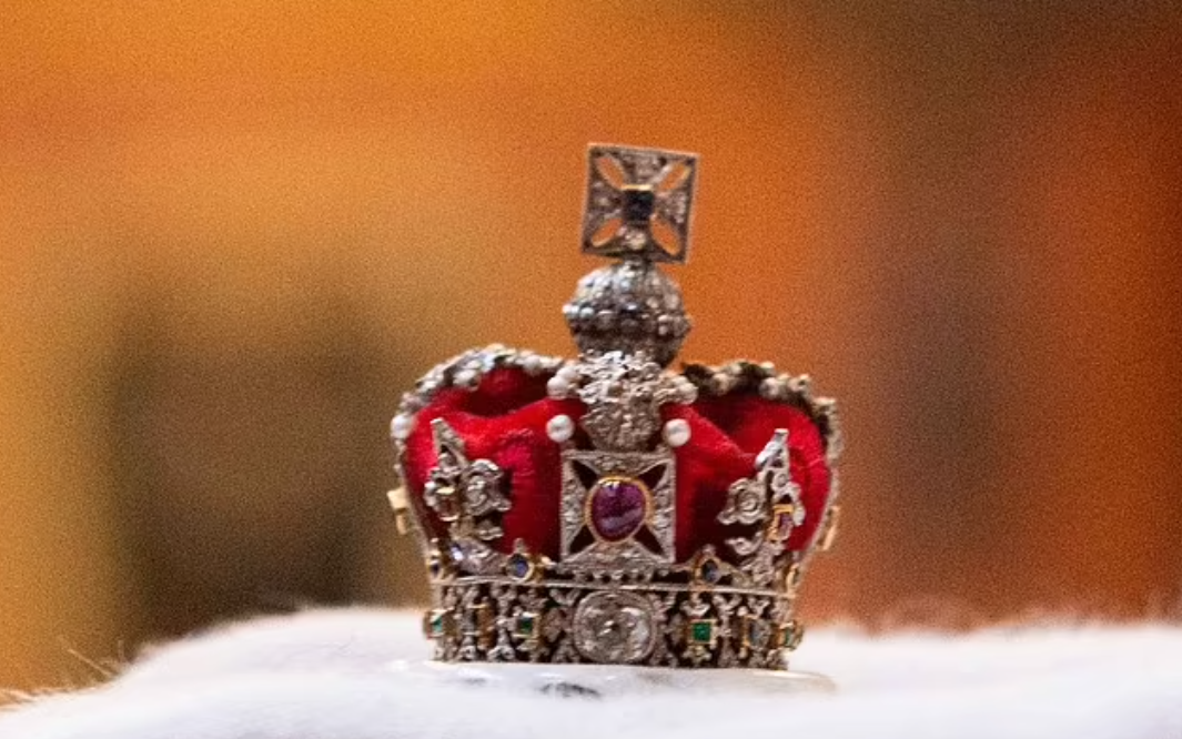 В Великобритании показали кукольный дом королевы, созданный 100 лет назад (фото)